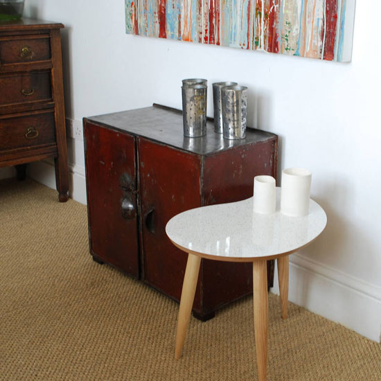 1950s-style sparkled top comma table by Curvalinea