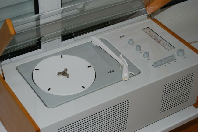 1950s Dieter Rams-designed Braun SK4 audio system on eBay