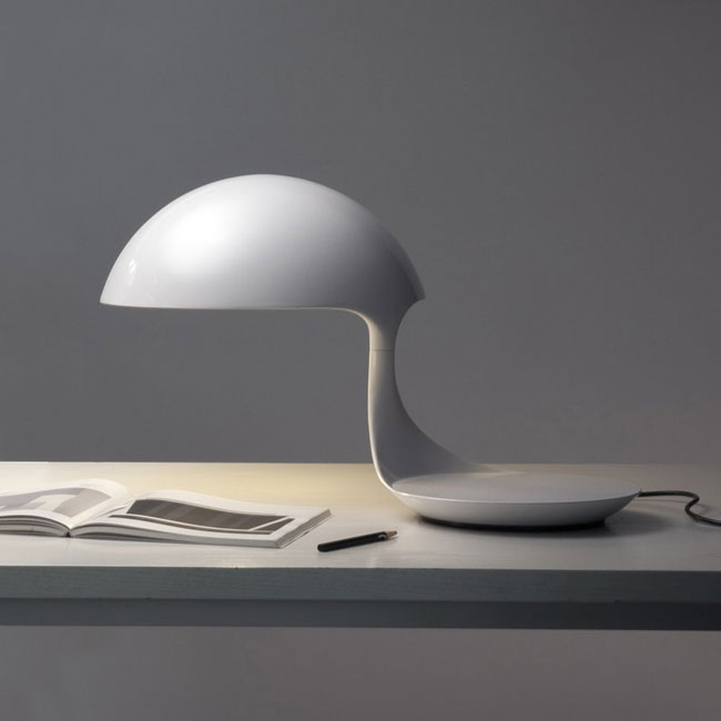 1960s classic: Cobra table lamp by Elio Martinelli