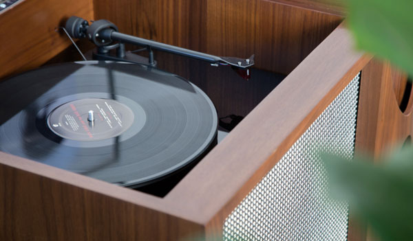 Luno midcentury-style audio system with built-in drinks cabinet