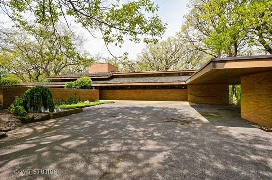 1950s Frank Lloyd Wright-designed Louis B. Frederick House in Barrington Hills, Illinois, USA