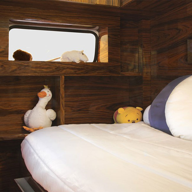 Circu Bun Van Bed: A Camper Van in the bedroom
