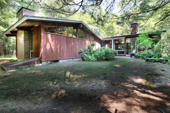 1950s Carl Koch-designed midcentury modern property in Lincoln, Massachusetts, USA