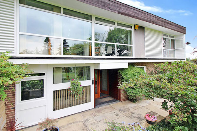 1960s modernist property in Bramcote, Nottinghamshire