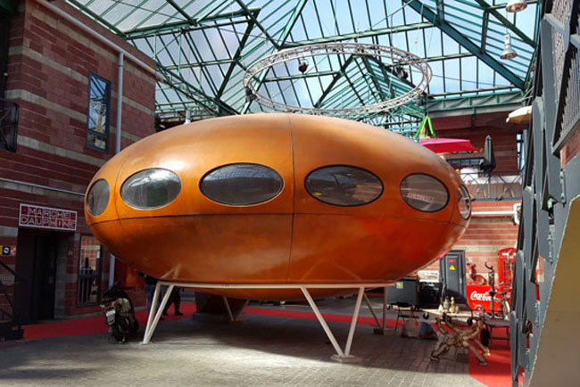 A fully preserved 1960s Matti Suurinen-designed Futuro House goes up for sale