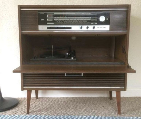 Restored 1970s Grundig COMO 4 radiogram