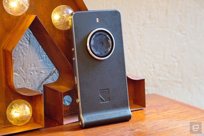 Kodak Ektra camera - a smartphone that looks like a 1940s camera