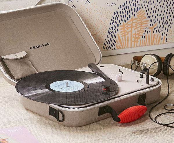 Retro sounds: Crosley Messenger portable record player