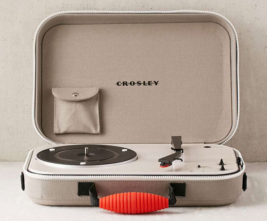 Retro sounds: Crosley Messenger portable record player