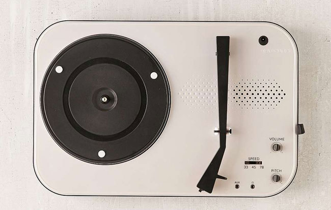 Retro sounds: Crosley Messenger portable record player