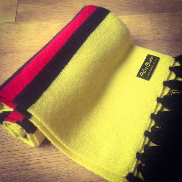 Vintage-style merino wool football scarves by Retro Clasico