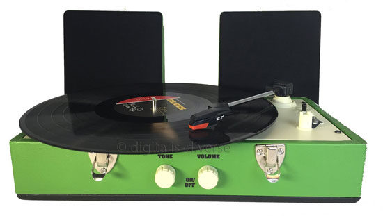 Retro sounds: Steepletone SRP030S record player