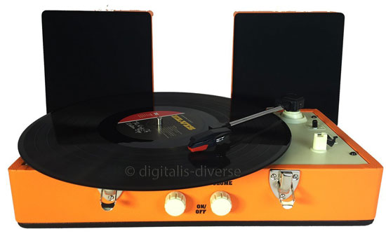 Retro sounds: Steepletone SRP030S record player