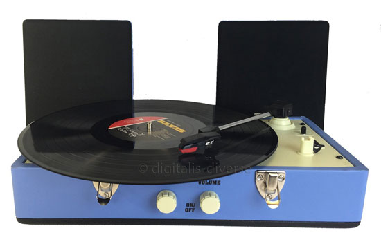 Retro sounds: Steepletone SRP030S record player