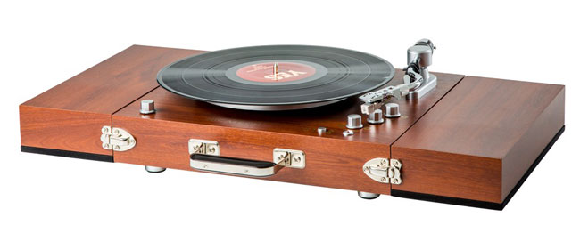 20. Vintage-style Ricatech wooden turntable