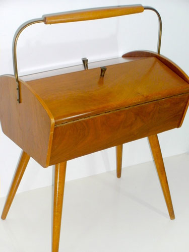 eBay watch: Midcentury-style sewing or storage box