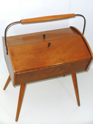 eBay watch: Midcentury-style sewing or storage box