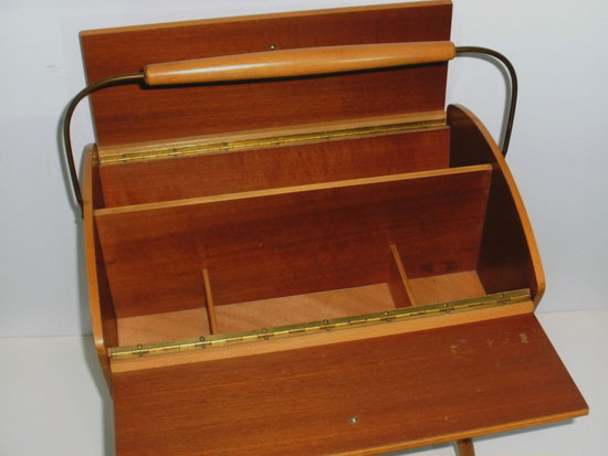 eBay watch: Midcentury-style sewing or storage box