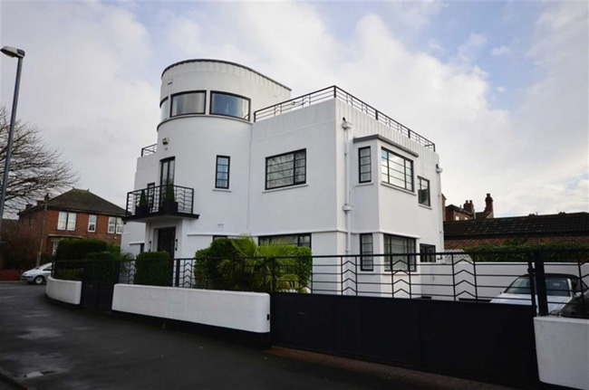 Retro house for sale: 1930s Blenkinsopp and Scratchard-designed art deco property in Castleford, Yorkshire