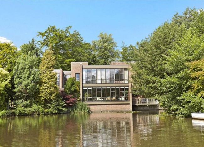 Retro house for sale: 1970s Royston Summers-designed modernist property in Esher, Surrey
