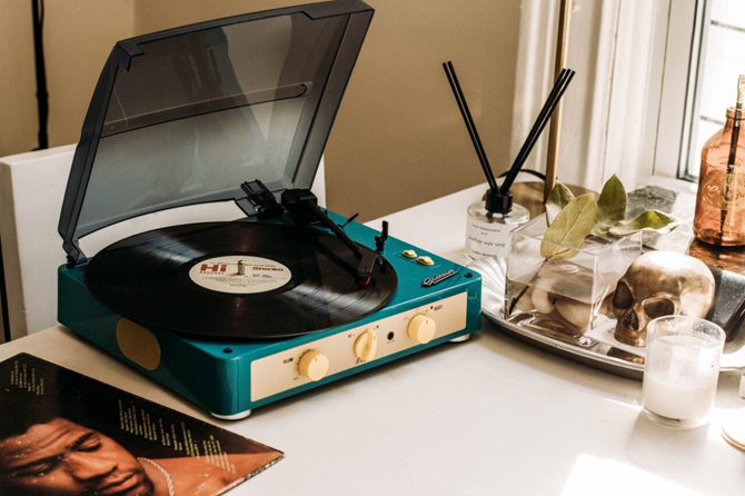 Gadhouse Brad vintage-style record player with Bluetooth