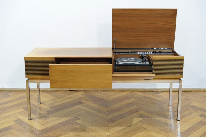 1970s Blaupunkt radiogram in walnut on eBay