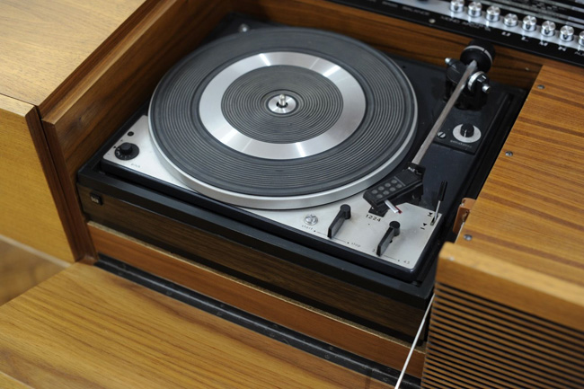 1970s Blaupunkt radiogram in walnut on eBay