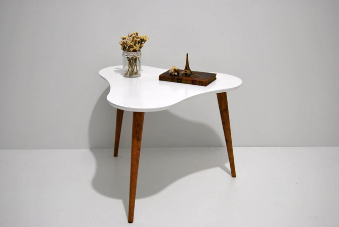 Handmade midcentury-style coffee table by Moutinho Store