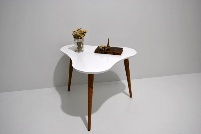 Handmade midcentury-style coffee table by Moutinho Store