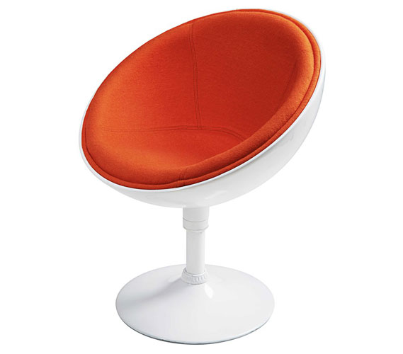 Soucoupe space age armchair at Maisons Du Monde