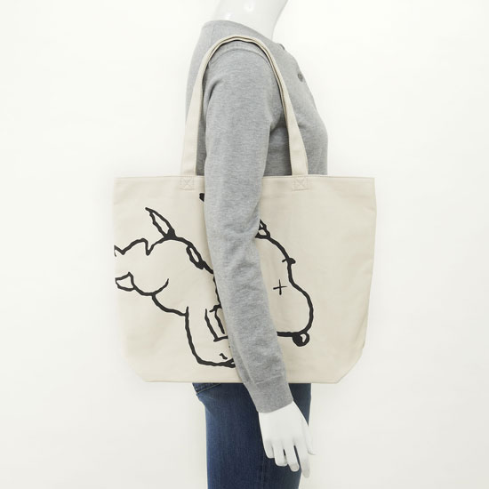 KAWS x Peanuts tote bags at Uniqlo