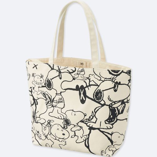 KAWS x Peanuts tote bags at Uniqlo