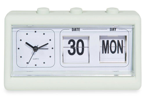 1970s-style Lilo flip clock at Maisons Du Monde