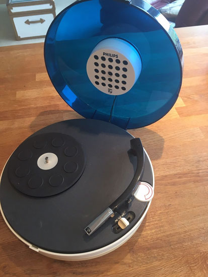 1970s Patrice Dupont-designed Radiola UFO record player on eBay