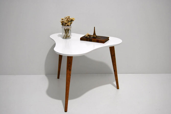 Midcentury-style coffee table by Moutinho Store