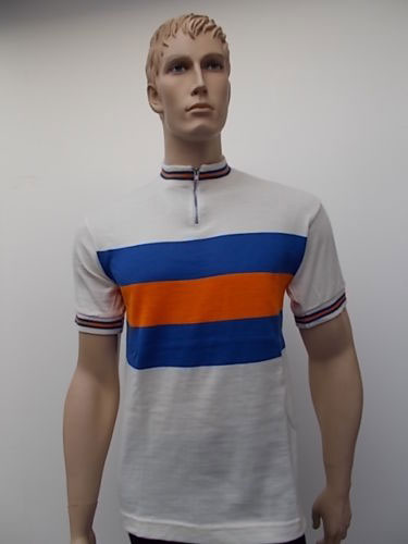 Vintage-style cycling shirts by 3M Caverni