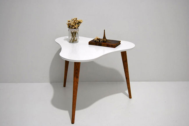 Midcentury-style coffee table by Moutinho Store