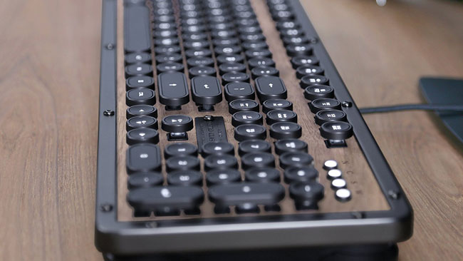 Elwood vintage-style mechanical keyboard by Azio