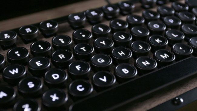 Elwood vintage-style mechanical keyboard by Azio