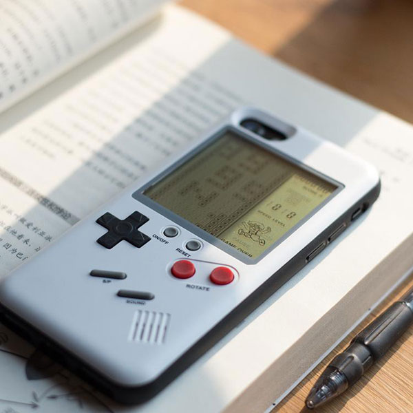 Going old school: Wanle Gameboy-inspired case for iPhone
