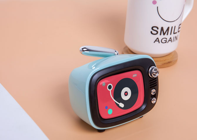 QTV retro wireless speaker with clock and alarm