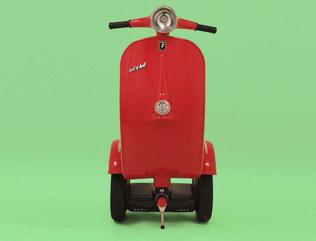 Vespa-style Z-Scooter by Bel & Bel Studio