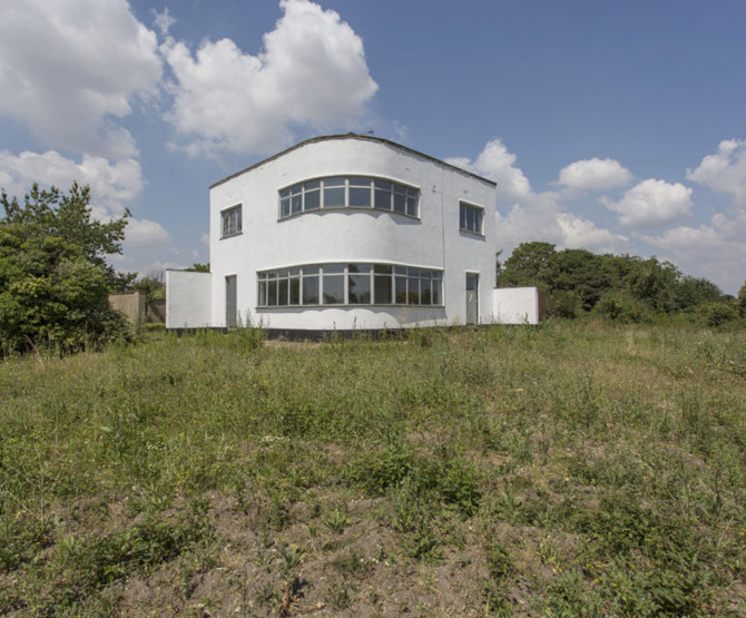 1930s Wells Coates Sunspan house in Chadwell St Mary, Essex