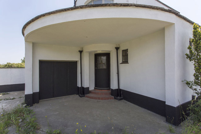 1930s Wells Coates Sunspan house in Chadwell St Mary, Essex