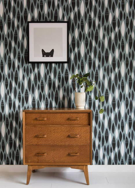 1950s-style Five Feathers wallpaper by MissPrint