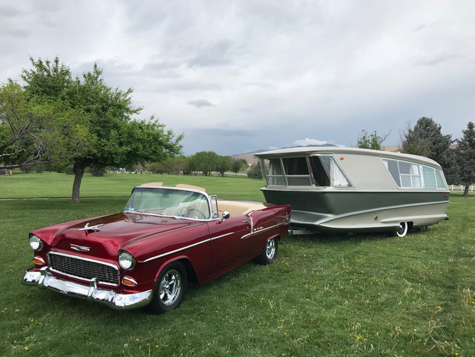 For sale: 1960s Holiday House Geographic midcentury mobile home