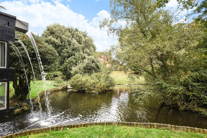 For sale: 1960s Edward Samuel house in Stanmore, Greater London