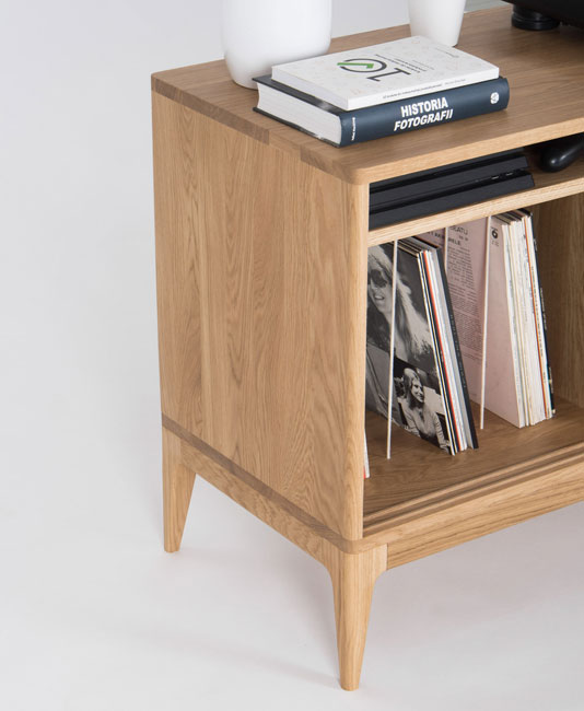 Retro record player stand and storage by Mo Woodwork