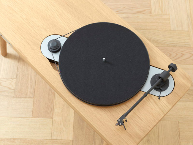 Retro Wooden Turntable record player by Harri Koskinen