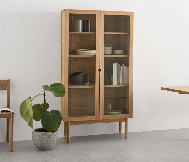 16. Liana retro glass cabinet